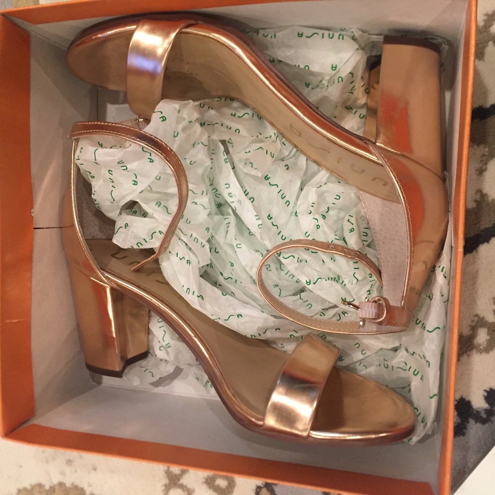 Unisa- Strappy rose gold metallic block heel 8M